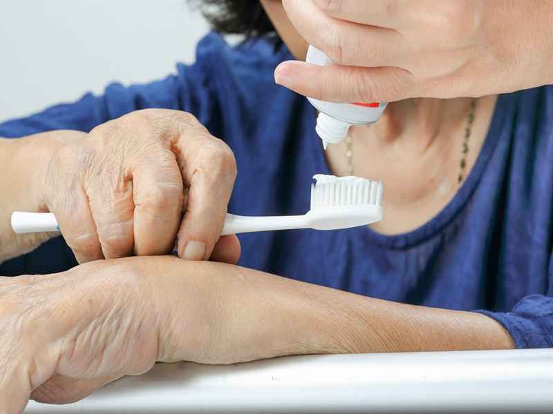 خمیردندان های دارچینی آلبودنت: ترکیب قدرت دارچین و مواد گیاهی